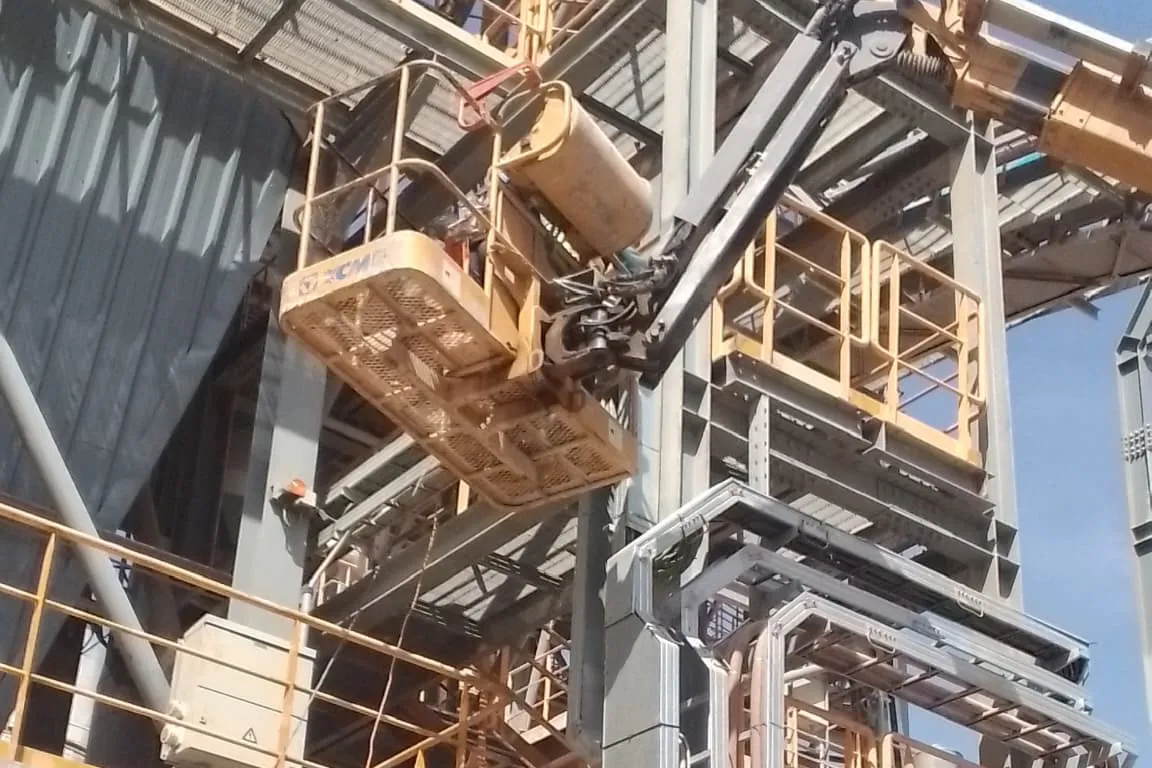 Électricité — Courant fort et courant faible, réalisation de lignes HTA.